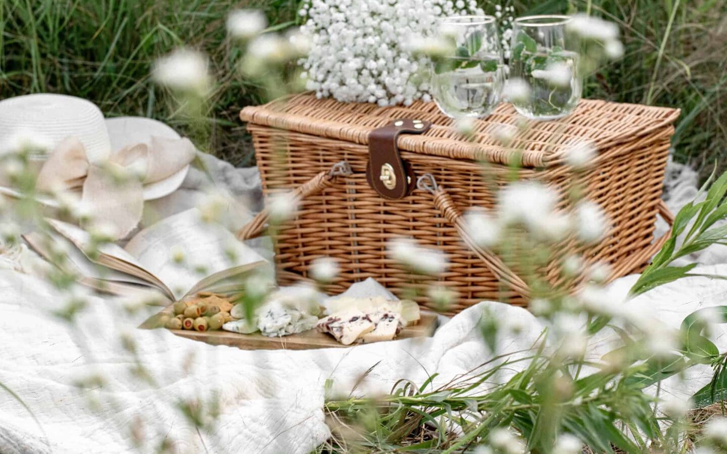 luxury picnic baskets