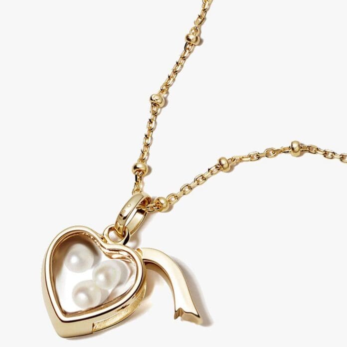 loquet pearl necklace