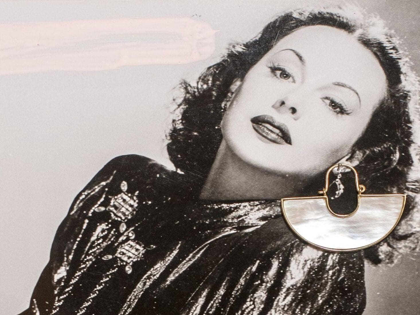 7 Jewellery Trends for 2018: From Waterfall Earrings to Avant-Garde Pearls
