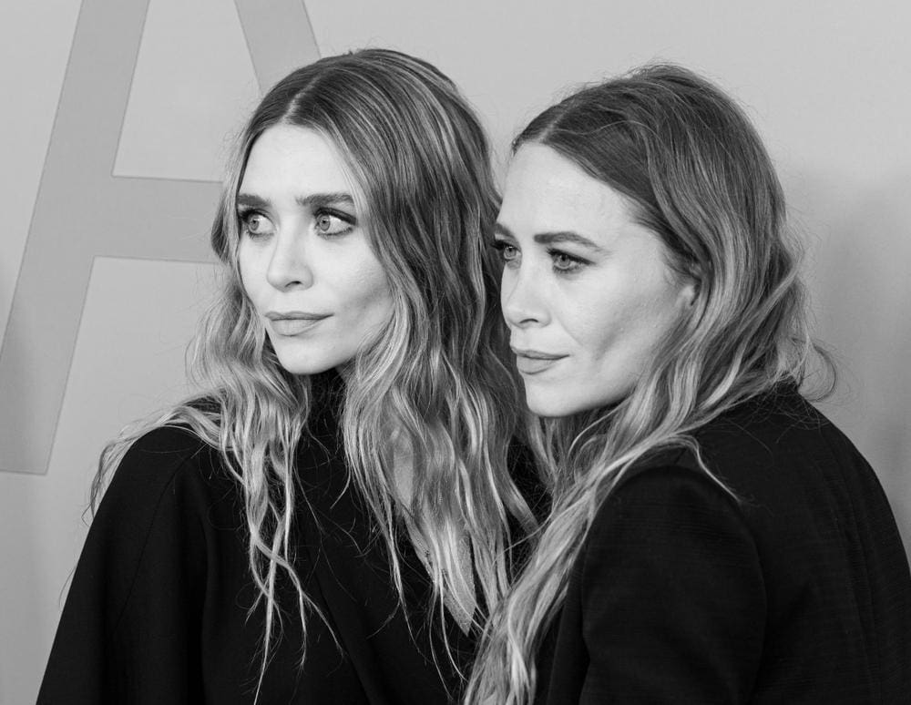 The Row: Mary-Kate and Ashley Olsen Arrive in London – Luxury London