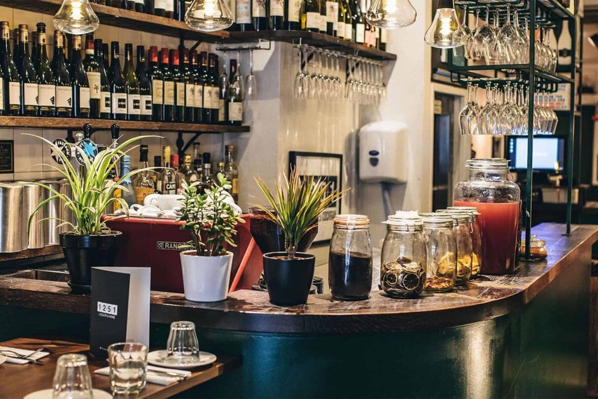 1252 restaurant, Islington - bar view