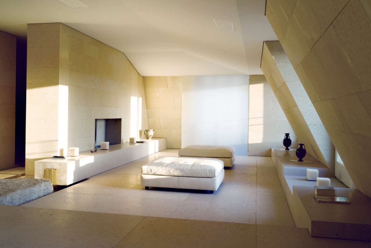 An apartment designed by Claudio Silvestrin in Milan