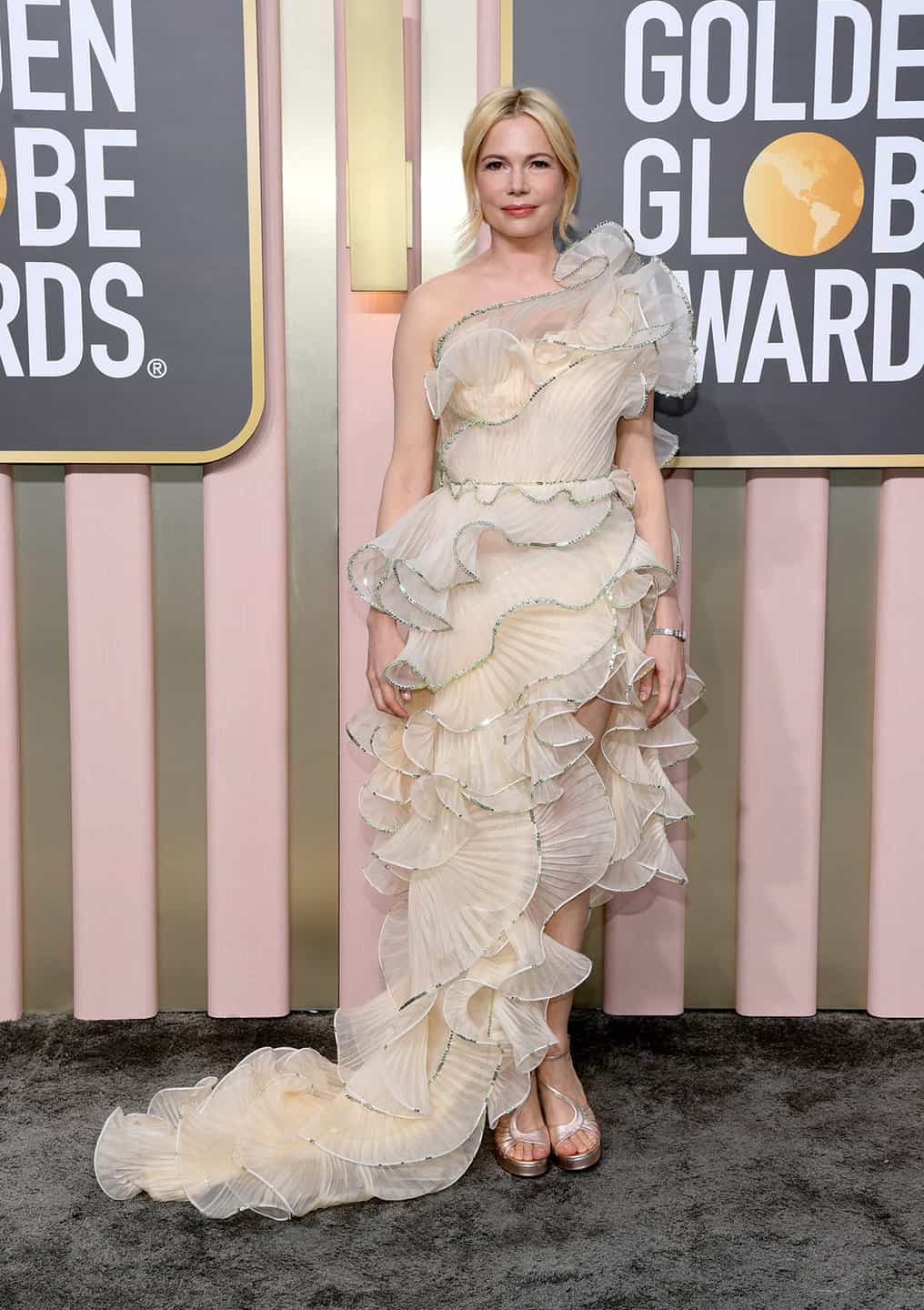 michelle williams golden globes 2023