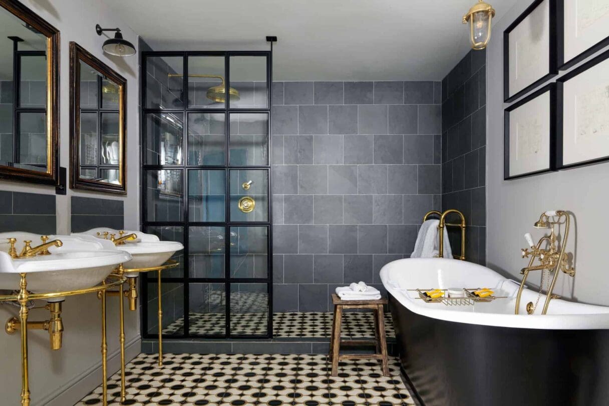 no 131 hotel bathroom