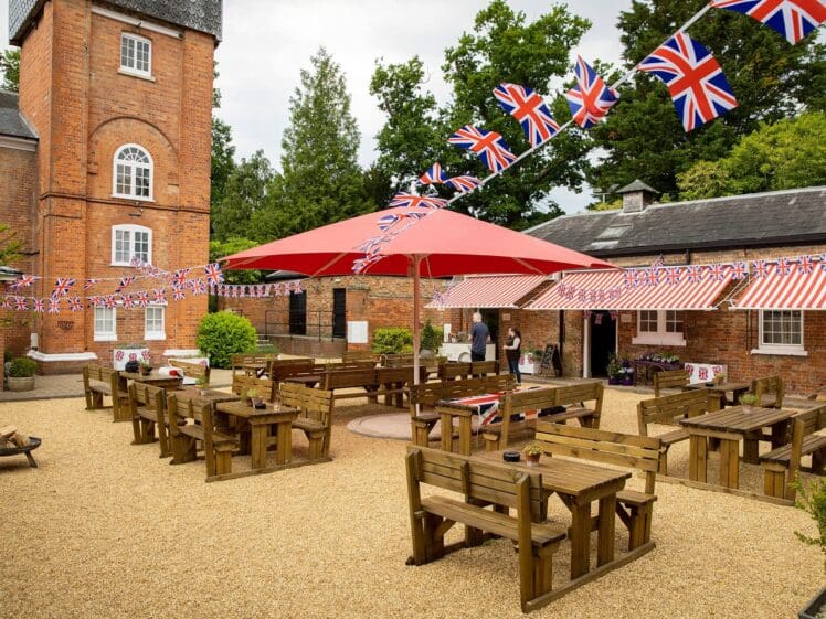 retreat at elcot park courtyard