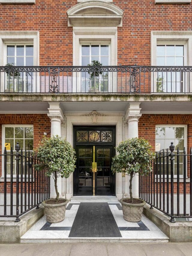 47 grosvenor square entrance