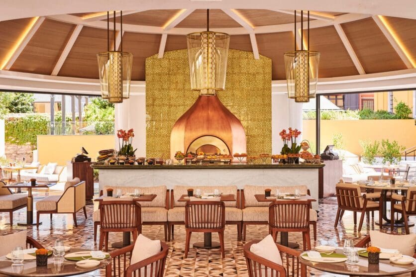 four seasons istanbul sultanahmet courtyard