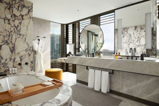Pan Pacific London Bathroom