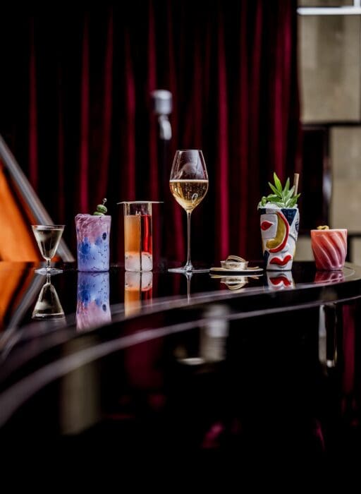 velvet bar corinthia
