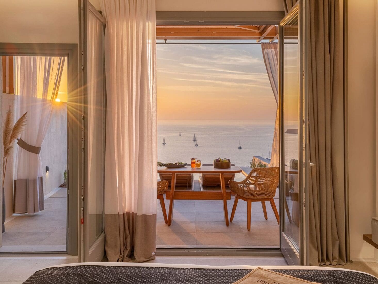 Santo Mine Oia Suites