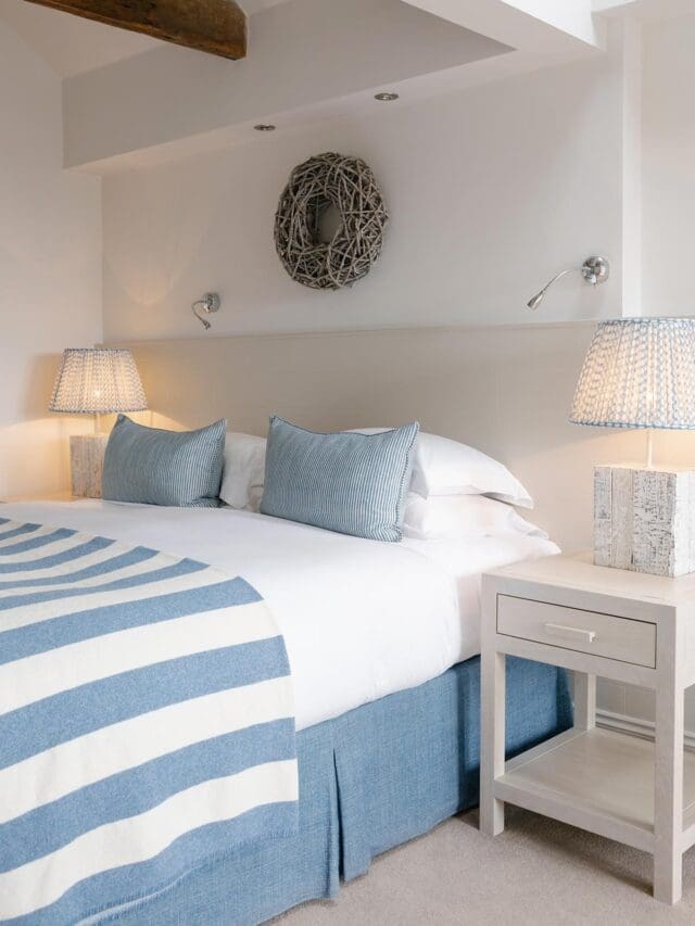 idle rocks hotel room