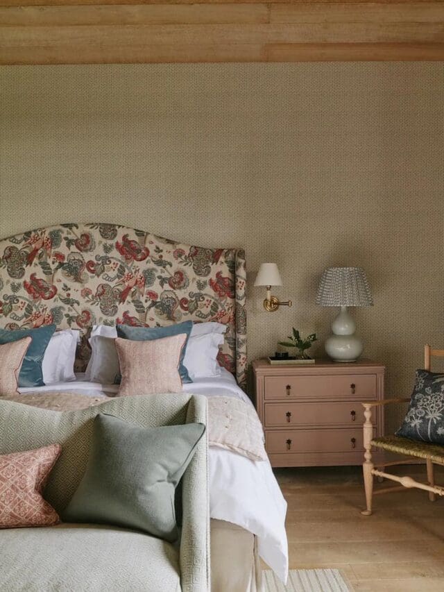 sims hilditch farm cottage bedroom