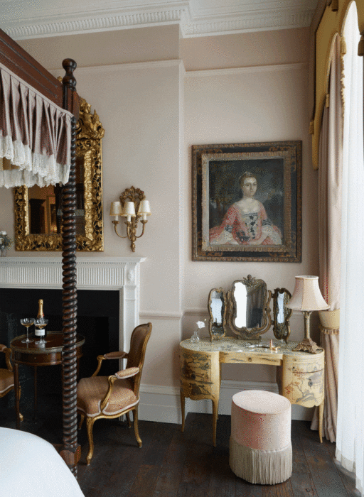 henry's townhouse bedroom