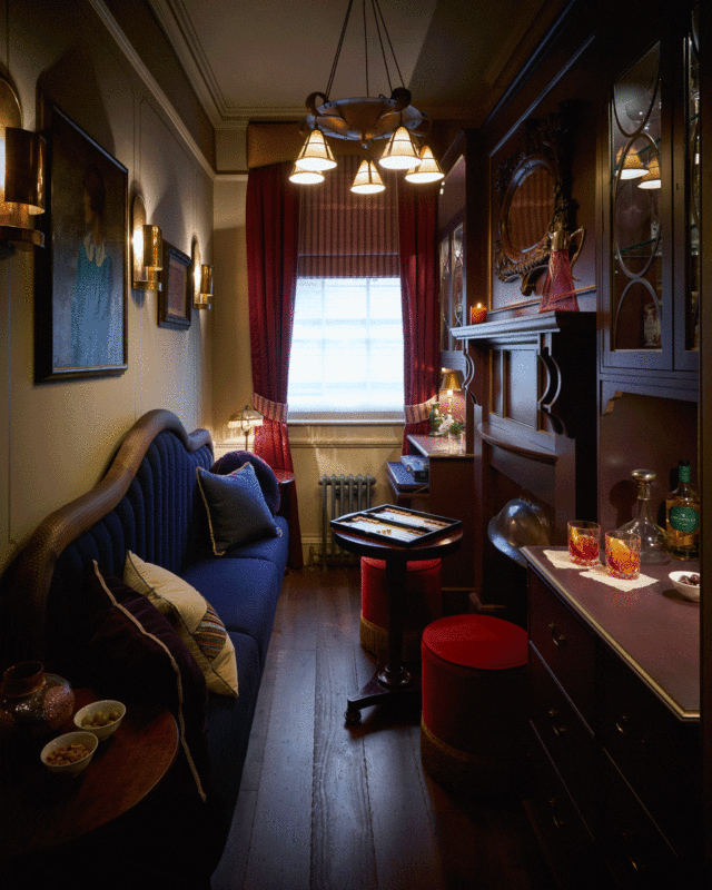 henry's townhouse the carriage snug