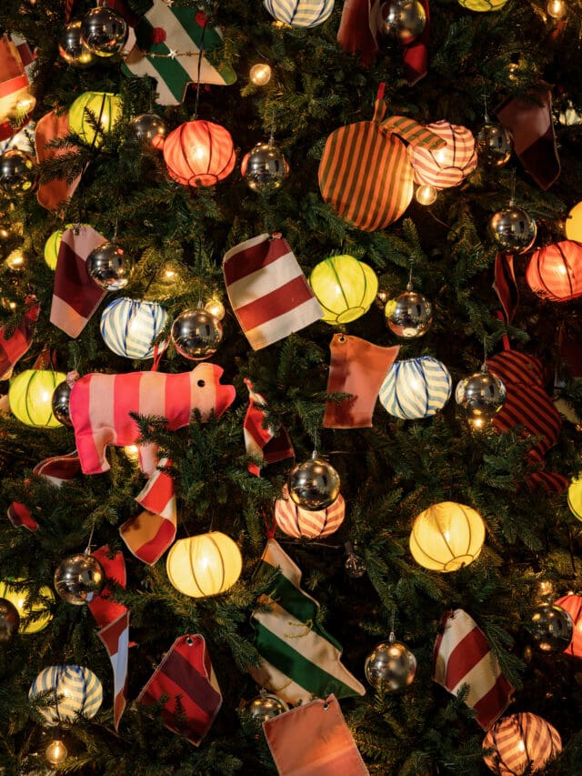 sea containers christmas tree 2025