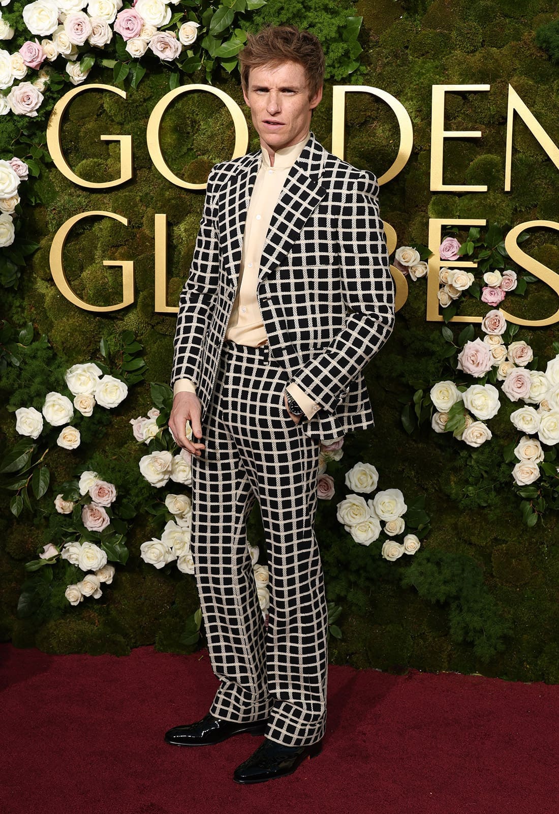 eddie redmayne valentino golden globes
