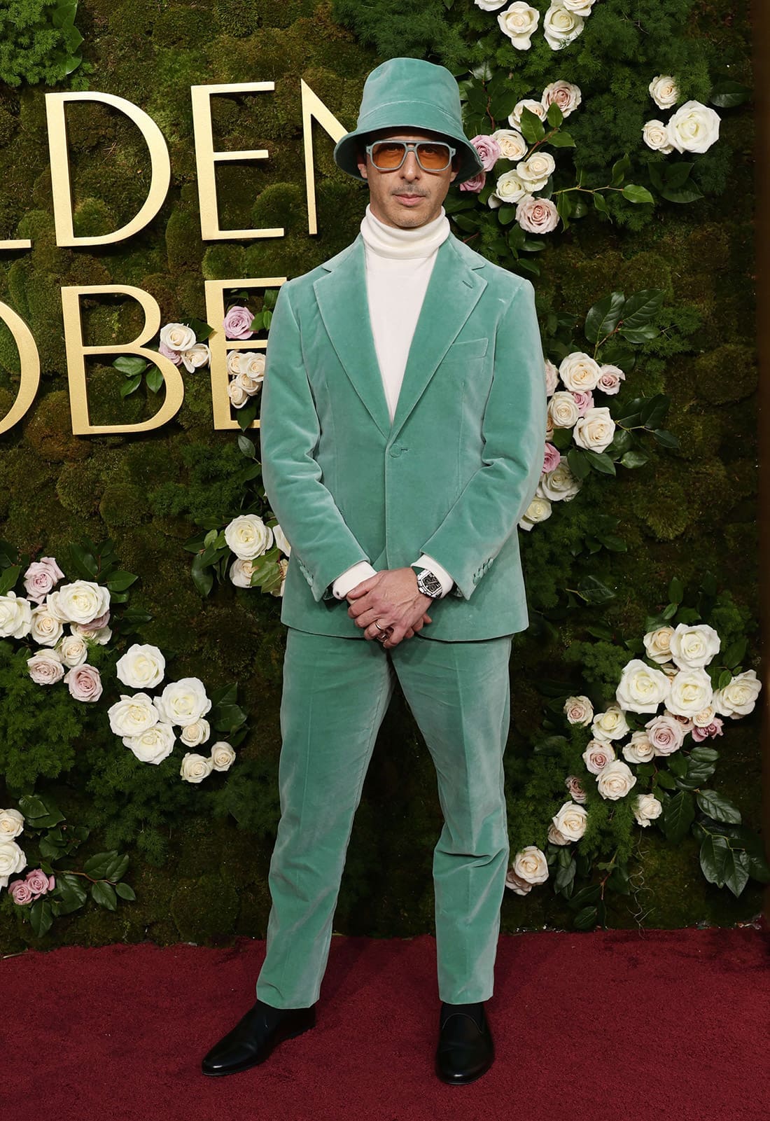 jeremy strong loro piana golden globes