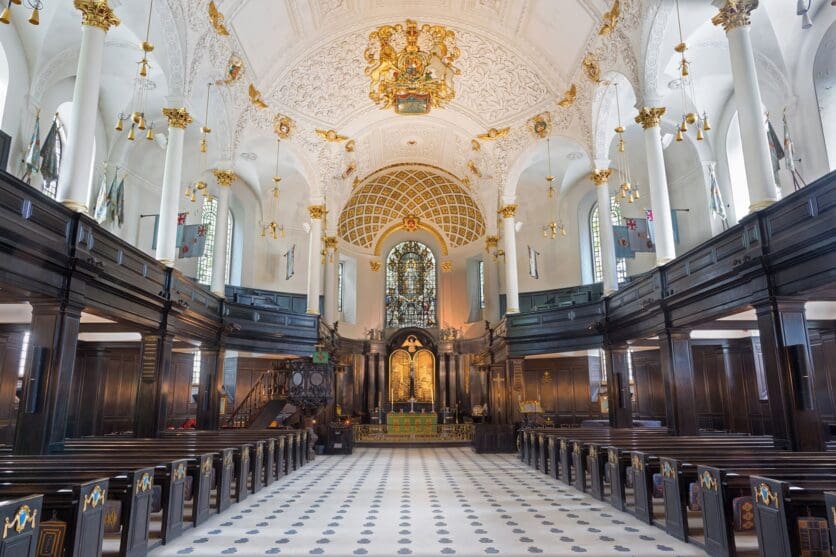 st clements danes church london daniel cleaver's funeral bridget jones