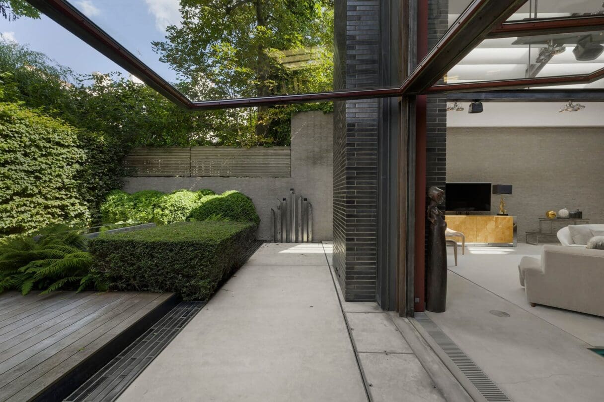 warwick place london home with garden