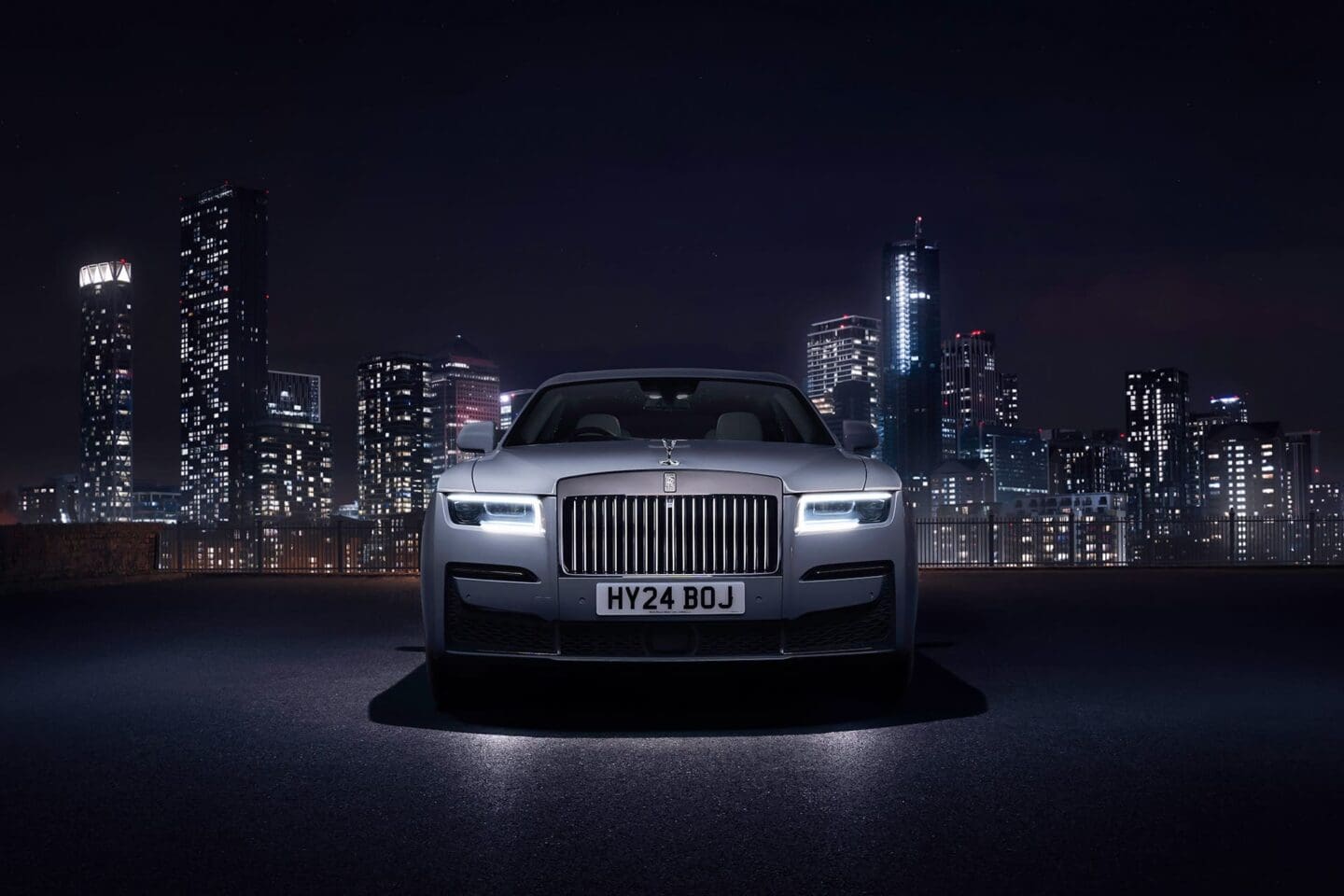 rolls-royce black badge ghost city lights
