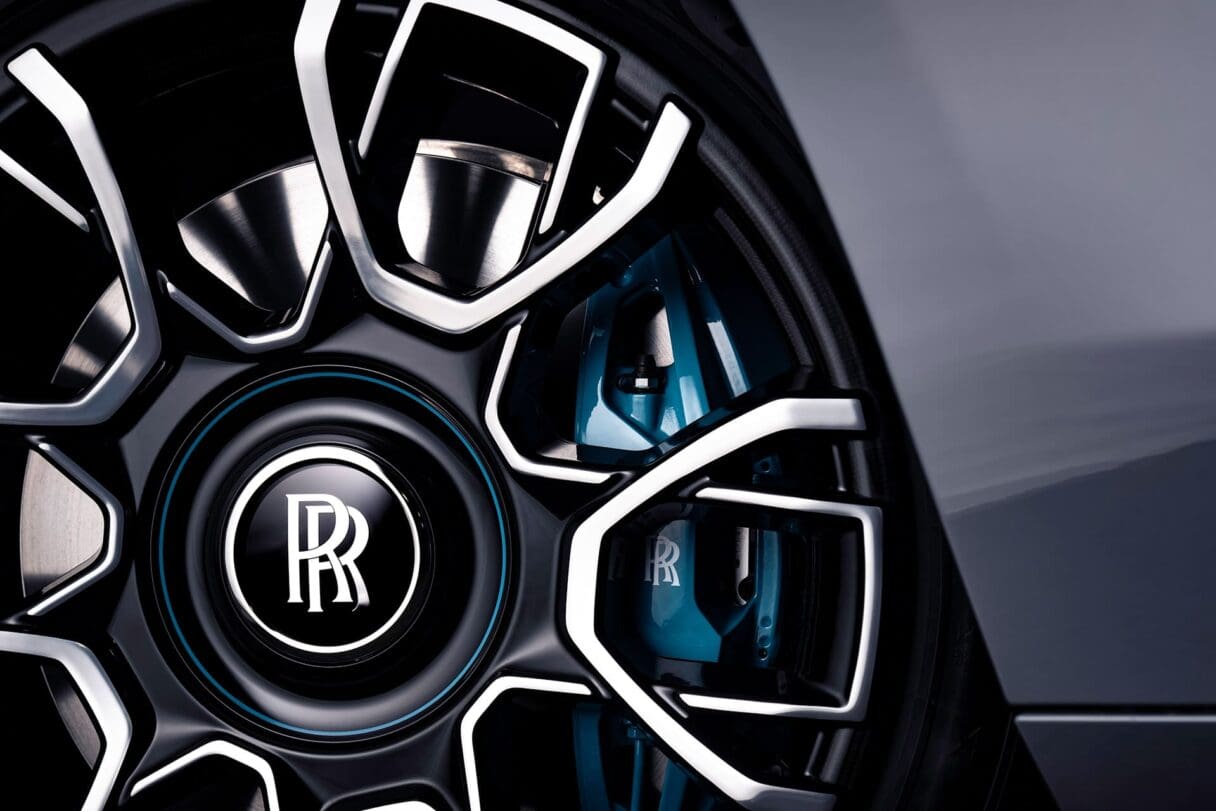rolls-royce black badge ghost city lights