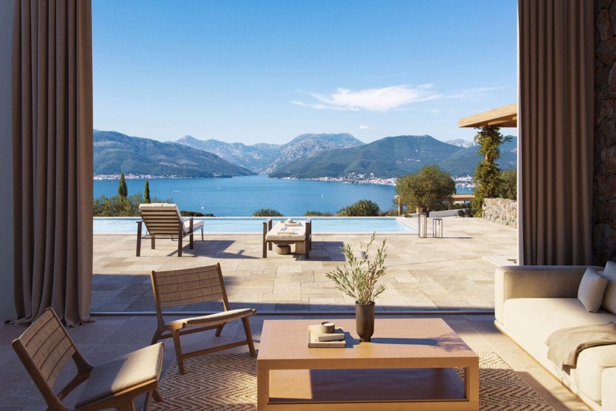 The Peaks, Lustica View