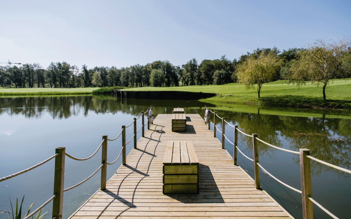 camiral golf bird watching