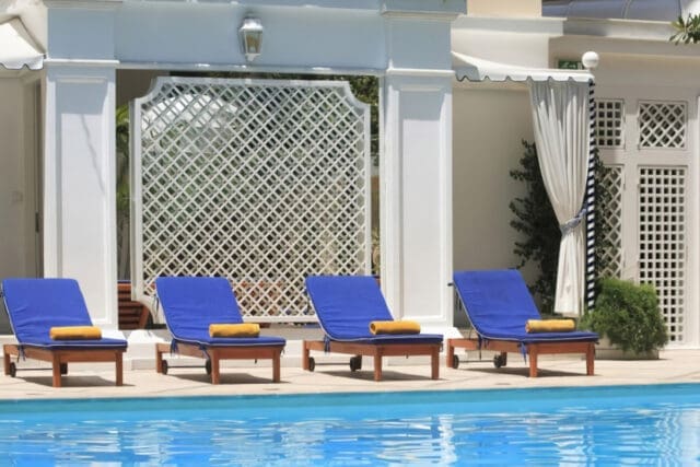 Royal Olympic, Plaka