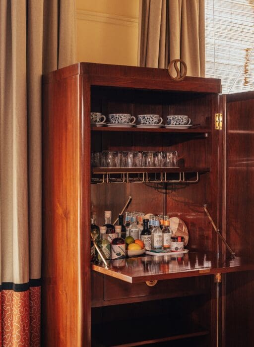 permit room lodgings drinks cabinet
