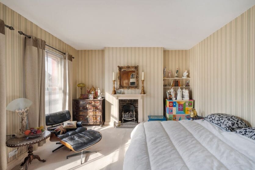 alice's antiques portobello road bedroom
