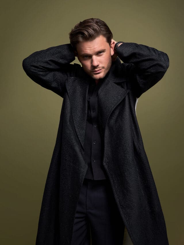 jeremy irvine outlander