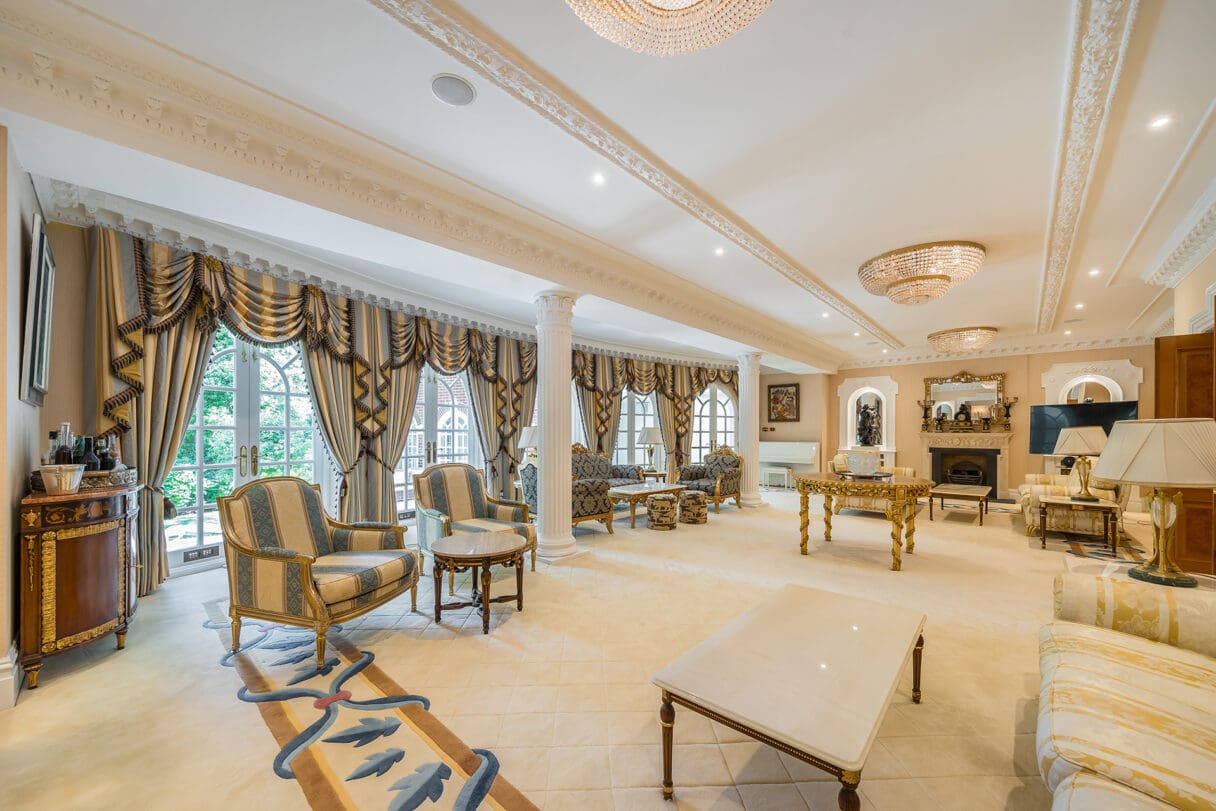 byron drive home for sale living room