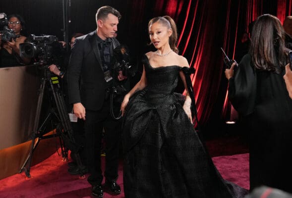 ariana grande golden globes 2026