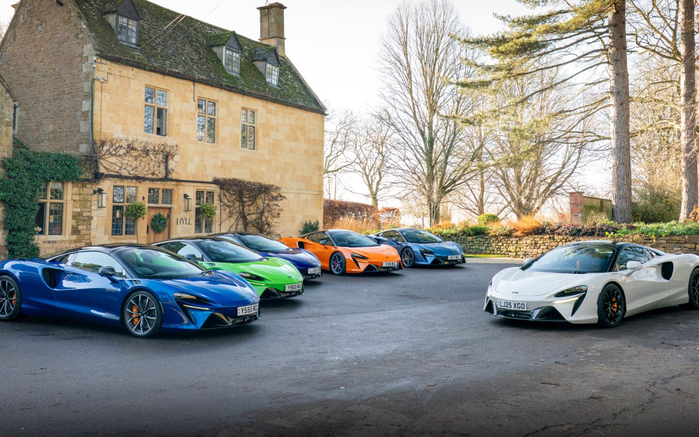 mclaren artura review