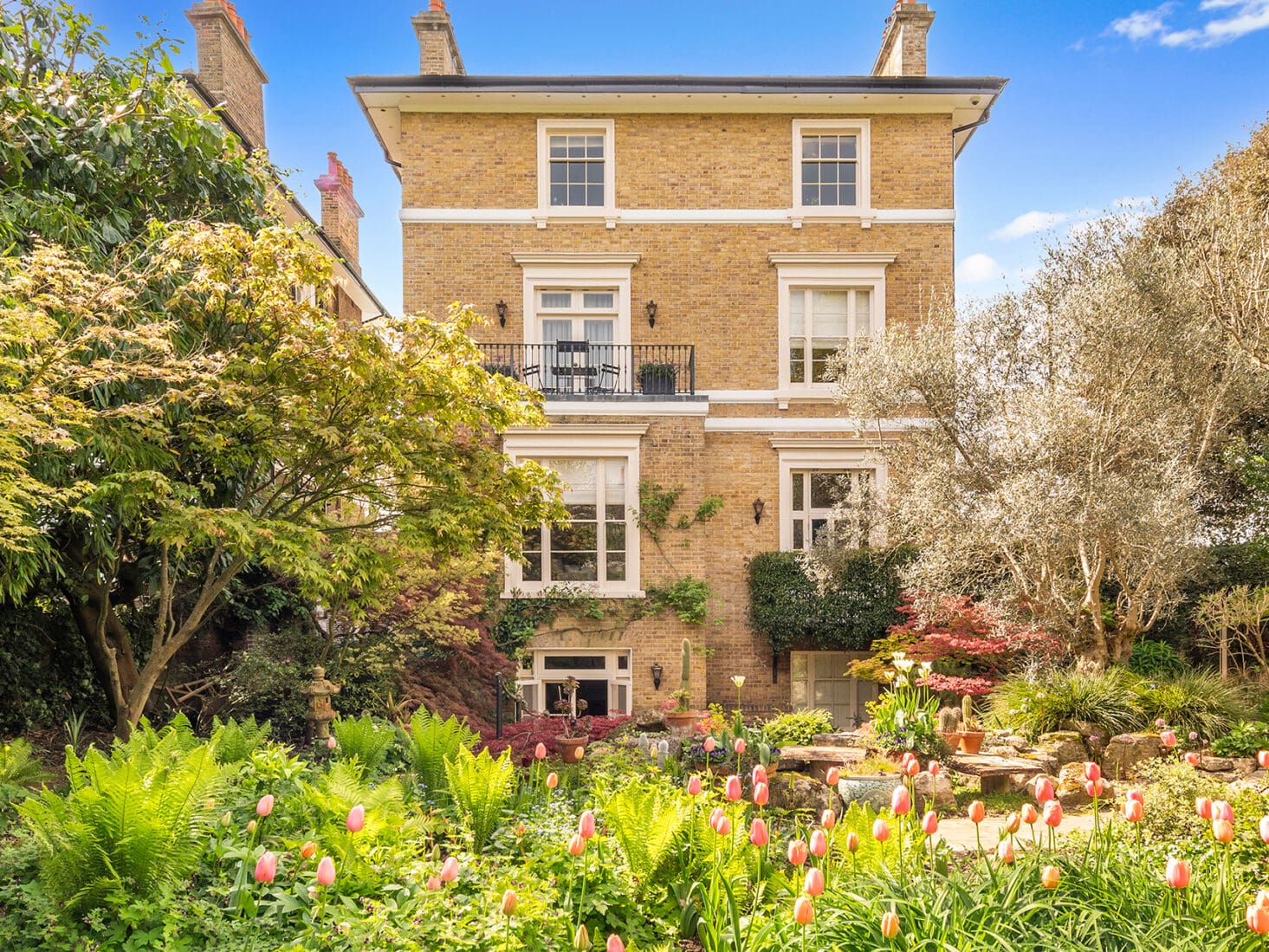 detached homes for sale london