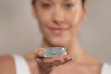 TE,MPLESPA Glass Act
