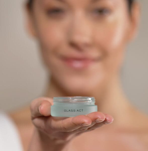 TE,MPLESPA Glass Act